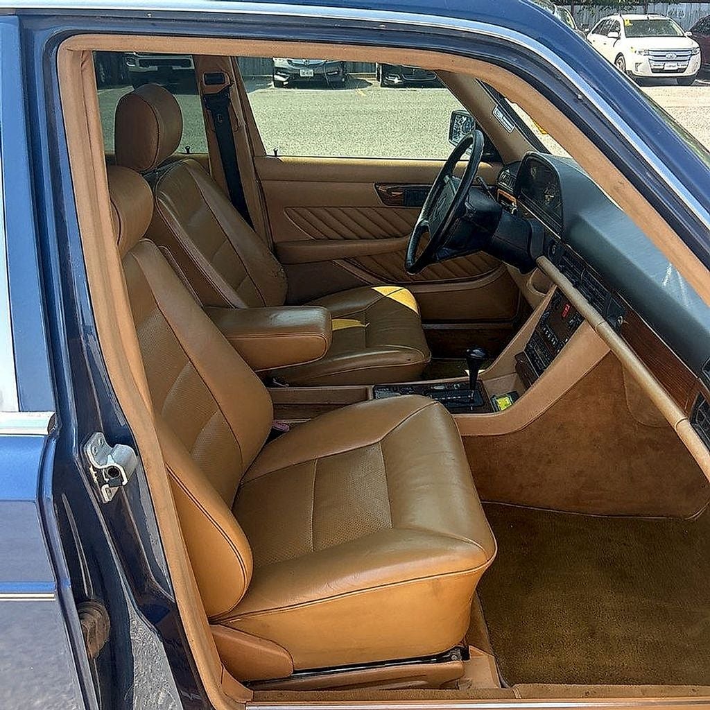 1990 Mercedes-Benz 300-Class 300 SE