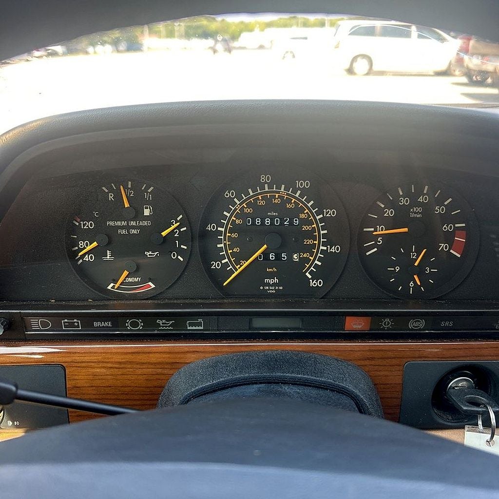 1990 Mercedes-Benz 300-Class 300 SE